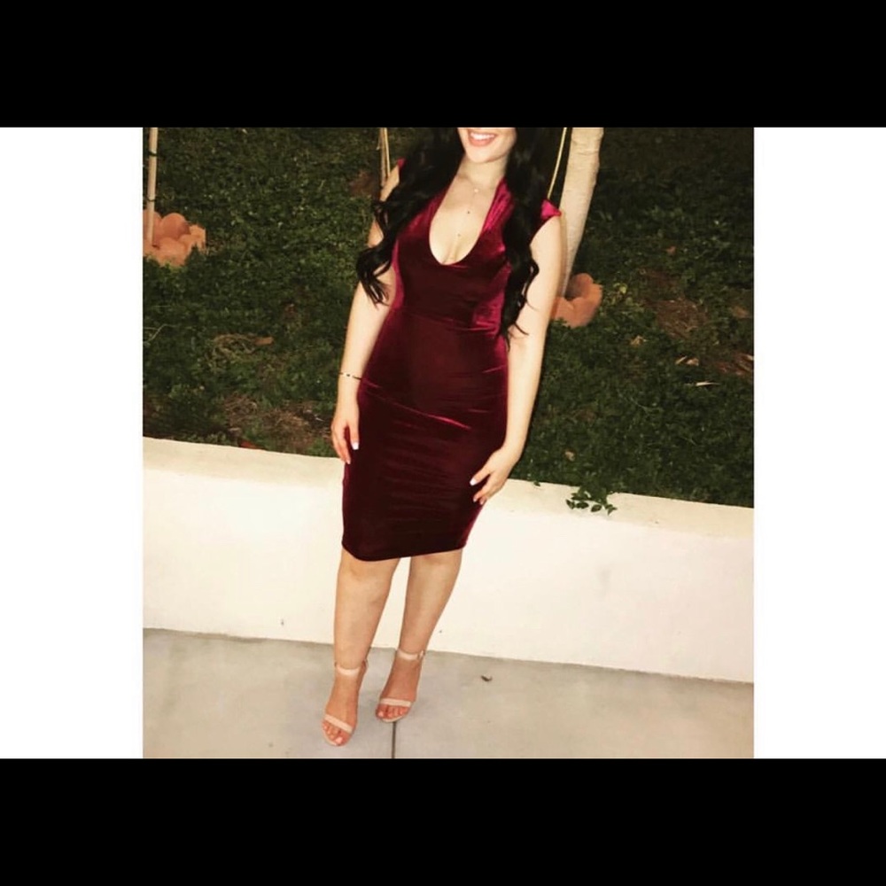 Velvet maroon midi dress